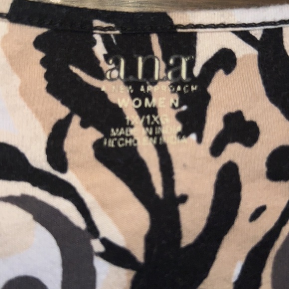 Smocking at U neck - Picture 3 of 4